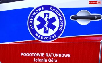 W czołówce zespoły ratownictwa medycznego z Lwówka Śląskiego i Gryfowa Śląskiego