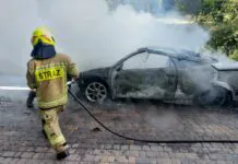 Samochód spłonął doszczętnie