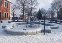 Lwówek Śląski. Zakaz kąpieli! zakaz kąpieli w fontannie z czaplą Lwówek Śląsski 1