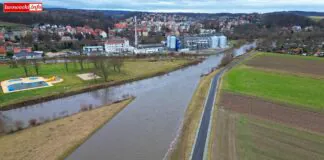 Kanał Ulgi wypełniony po brzegi kanał ulgi Lwówek Śląski