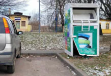 Włamali się do kontenera na odzież