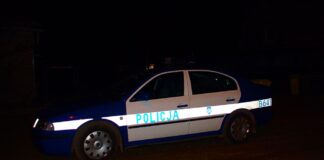 radiowóz policja noc skoda