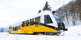 zima pociąg szynobus tory