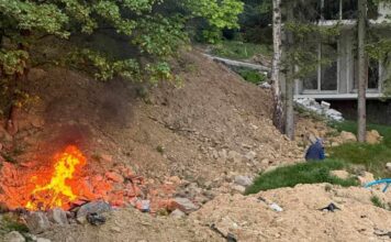 Na miejsce dysponowano kilka zastępów straży pożarnej