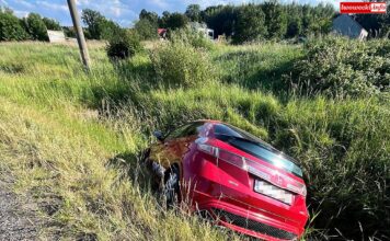 Stracił panowanie nad autem. Honda w rowie