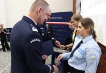 Uczennica ze szkoły w Rakowicach Wielkich nagrodzona w Komendzie Głównej Policji
