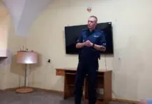 Policjant odwiedził młodzież w internacie ZS w Lubomierzu