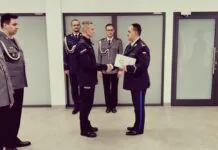 Ślubowanie nowego policjanta i awanse z okazji Święta Niepodległości
