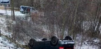 Dachował Opel. Za kierownicą 21- latka