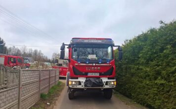 Na miejscu sześć zastępów straży pożarnej