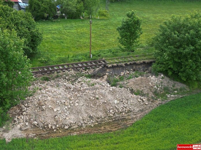 lwówek powódź ulica Graniczna tory 01