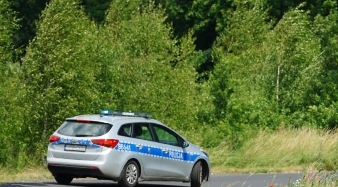 Nietrzeźwy motorowerzysta zakończył „jazdę testową” w rowie