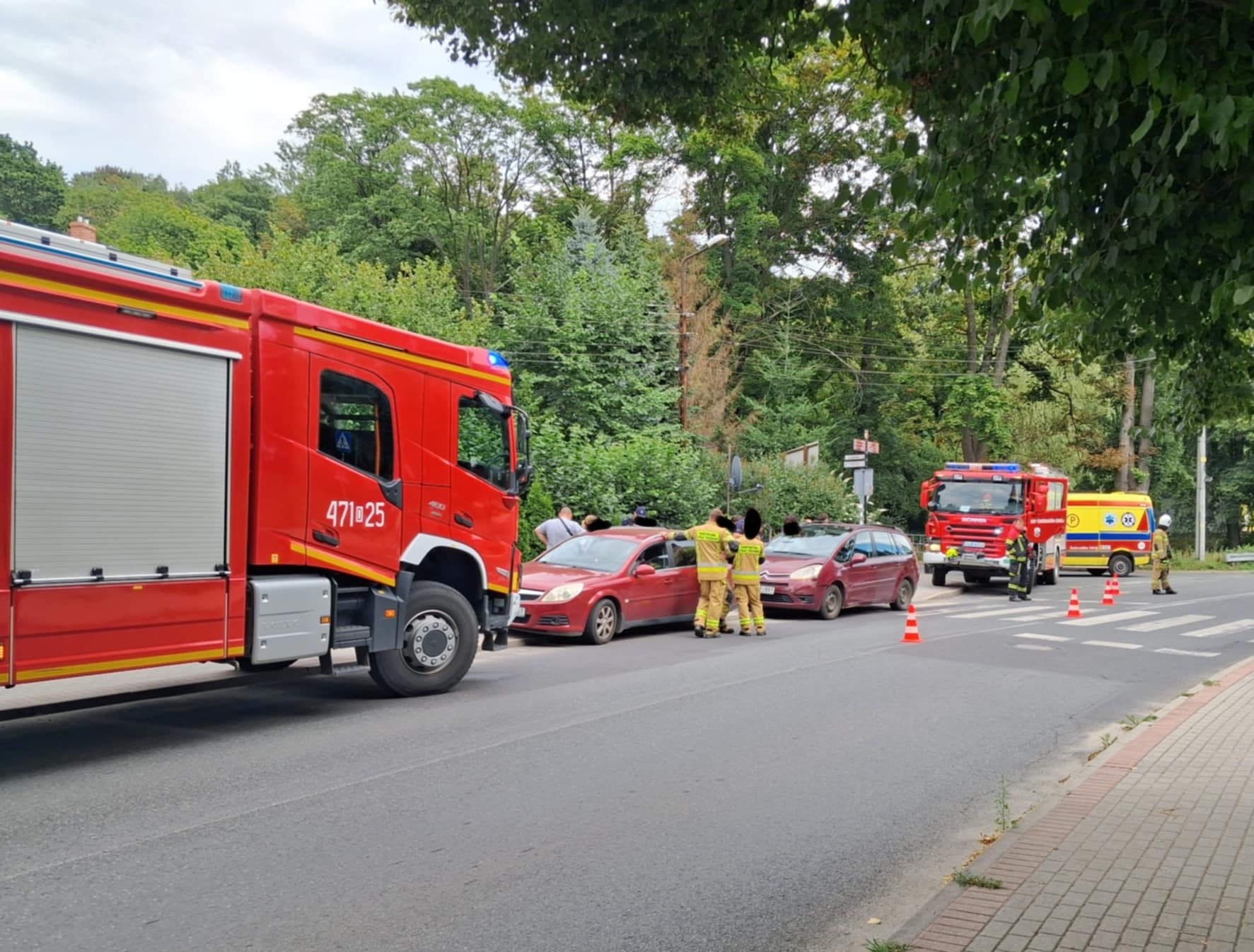 Drogowy klasyk. Na miejscu straż i policja