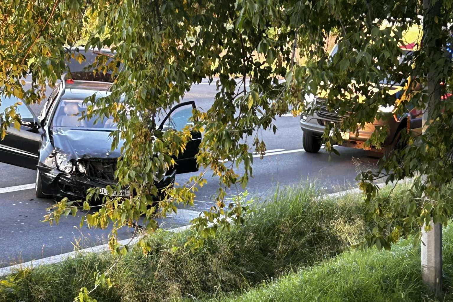 Zderzenie Toyoty z Mercedesem, kobieta trafiła do szpitala.