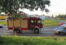 Zderzenie Toyoty z Mercedesem, kobieta trafiła do szpitala.
