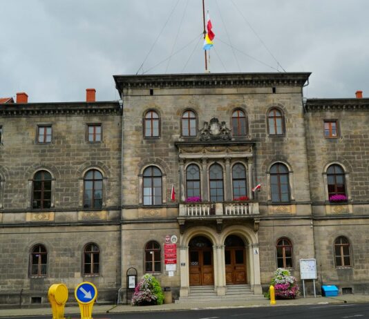 Prokuratura prowadzi śledztwo w sprawie uczciwości radnego gminy Lwówek Śląski