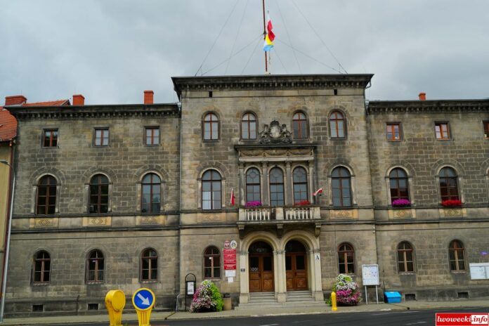 lwówek urząd flaga gmina 1
