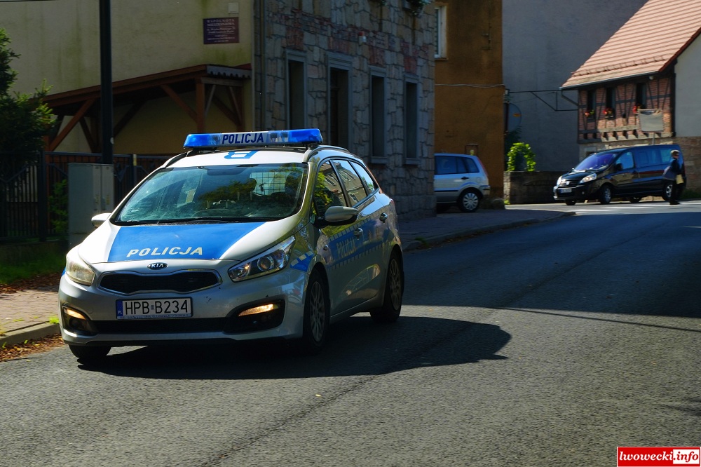 Przejażdżka ulicami Lwówka Śląskiego zakończyła się utratą samochodu