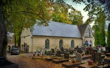 Zabytkowy cmentarz w Lwówku Śląskim czeka na ratunek