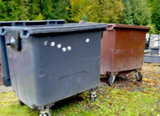 Jak dbać o groby, by nie szkodząc naturze?