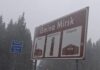 Pada śnieg i mocno wieje wiatr