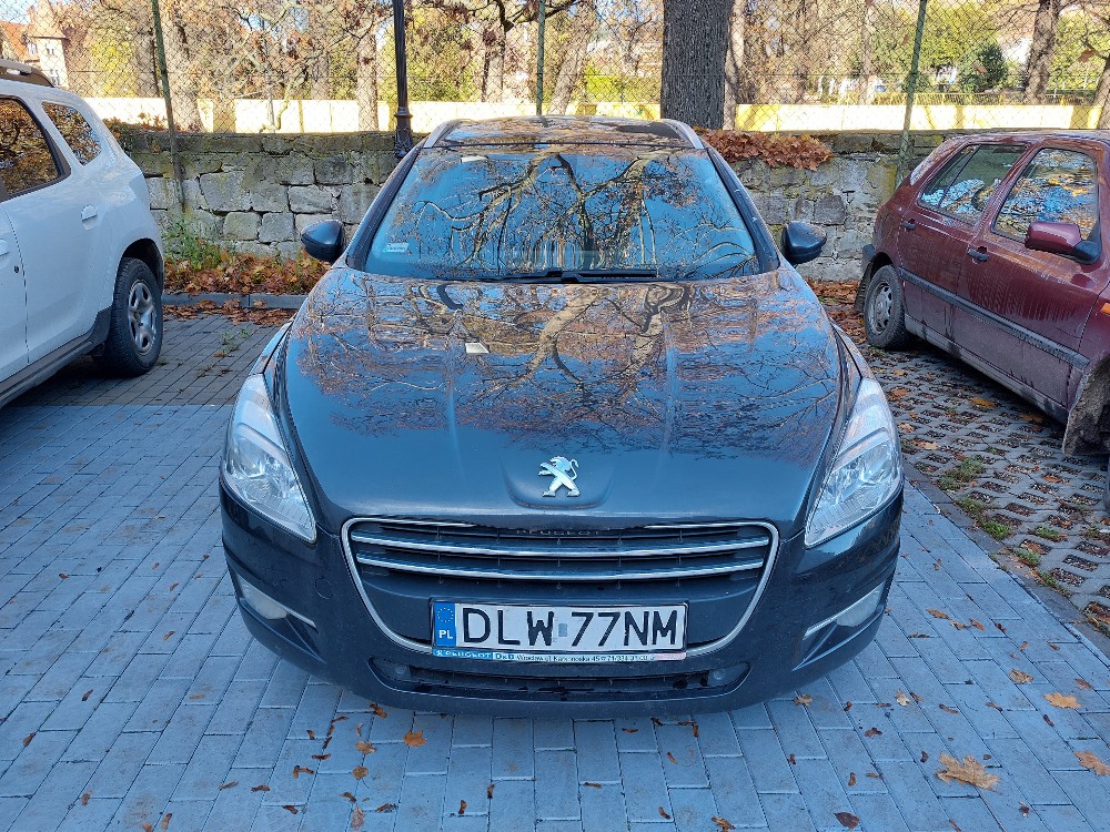 Urzędowy Peugeot trafia na licytację