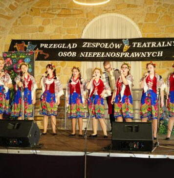 Za nami XII Przegląd Zespołów Teatralnych Osób Niepełnosprawnych w Brunowie Przegląd Zespołów Teatralnych Osób Niepełnosprawnych w Brunowie