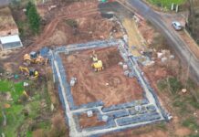 Budują nowy market. Widać już jego zarys Wleń market Biedronka budowa Dino