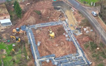 Budują nowy market. Widać już jego zarys Wleń market Biedronka budowa Dino