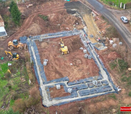 Budują nowy market. Widać już jego zarys Wleń market Biedronka budowa Dino