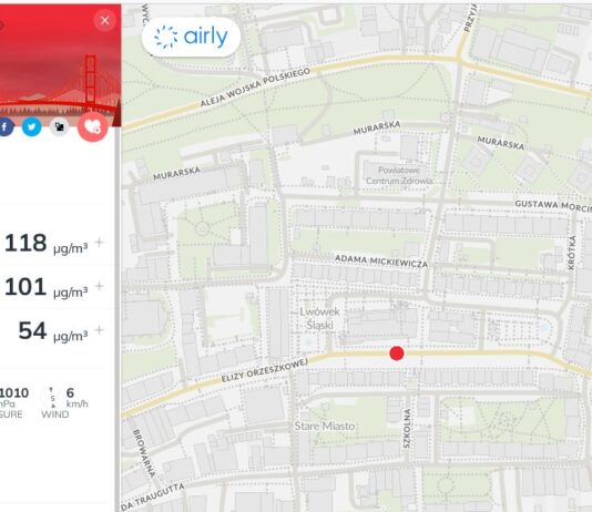 Smog spowija ulice Lwówka Śląskiego