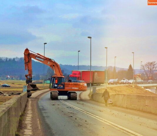 Utrudnienia na moście w Lwówku Śląskim