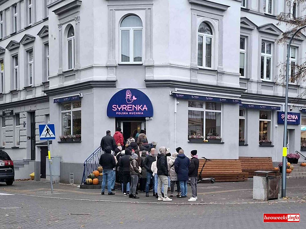 Tłumy turystów w Świeradowie- Zdroju i parkingowy Armagedon