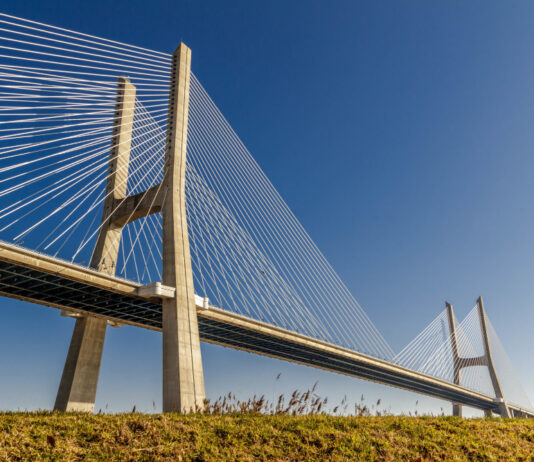 Praktyczne zastosowanie mostów kratowych – gdzie można wykorzystać takie rozwiązania?