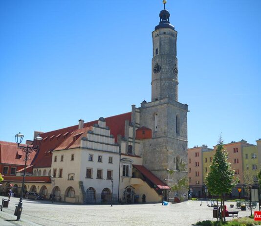 ratusz miejski w lwówku śląskim muzeum
