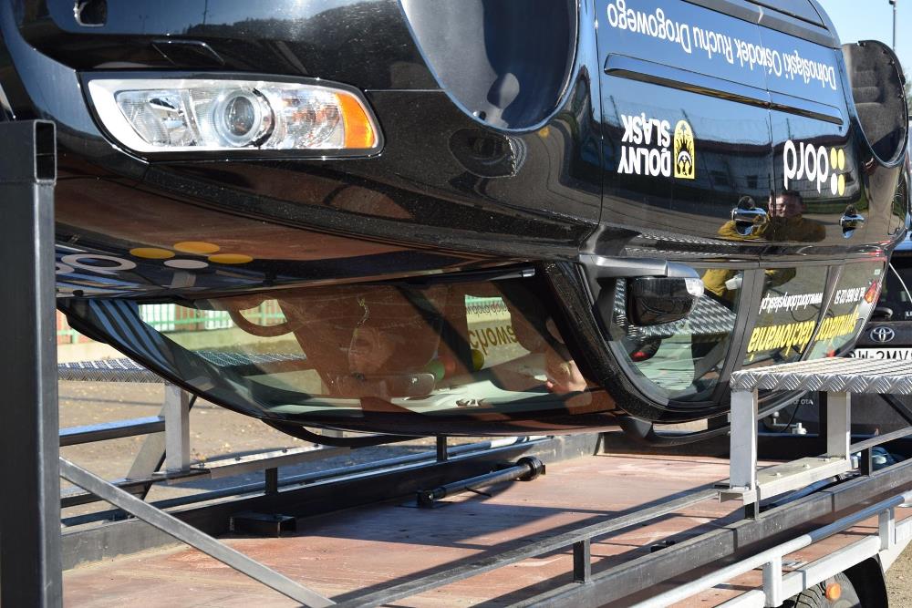 Strażnicy więzienni i osadzeni doświadczyli dachowania