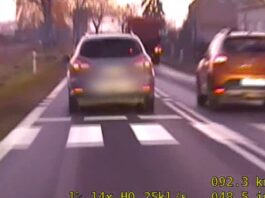 Wyprzedzanie na skrzyżowaniu i przejściu dla pieszych. Wideo