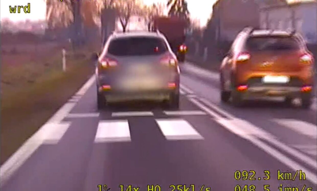 Wyprzedzanie na skrzyżowaniu i przejściu dla pieszych. Wideo