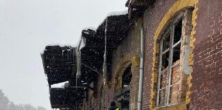 Policjanci sprawdzają miejsca, w których mogą przebywać osoby bezdomne