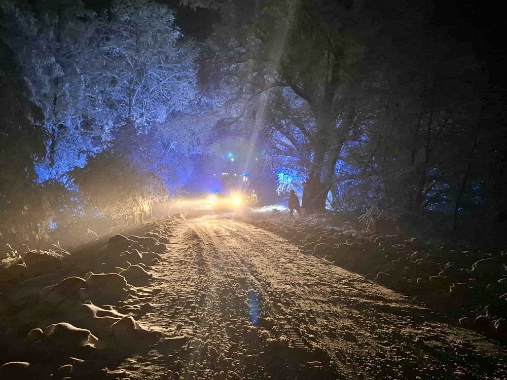 Strażacy usuwają skutki intensywnych opadów śniegu