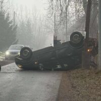 Stracił panowanie nad pojazdem i dachował