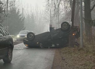 Stracił panowanie nad pojazdem i dachował