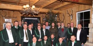 Myśliwi z Koła Łowieckiego „Bóbr” przełamali się opłatkiem