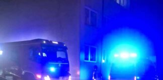 Straż pożarna i pogotowie w centrum Lwówka Śląskiego