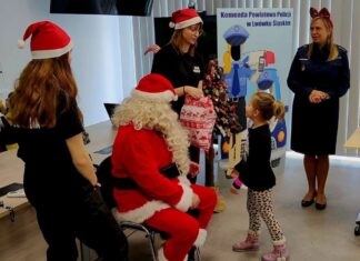 Policyjne Mikołajki w lwóweckiej komendzie