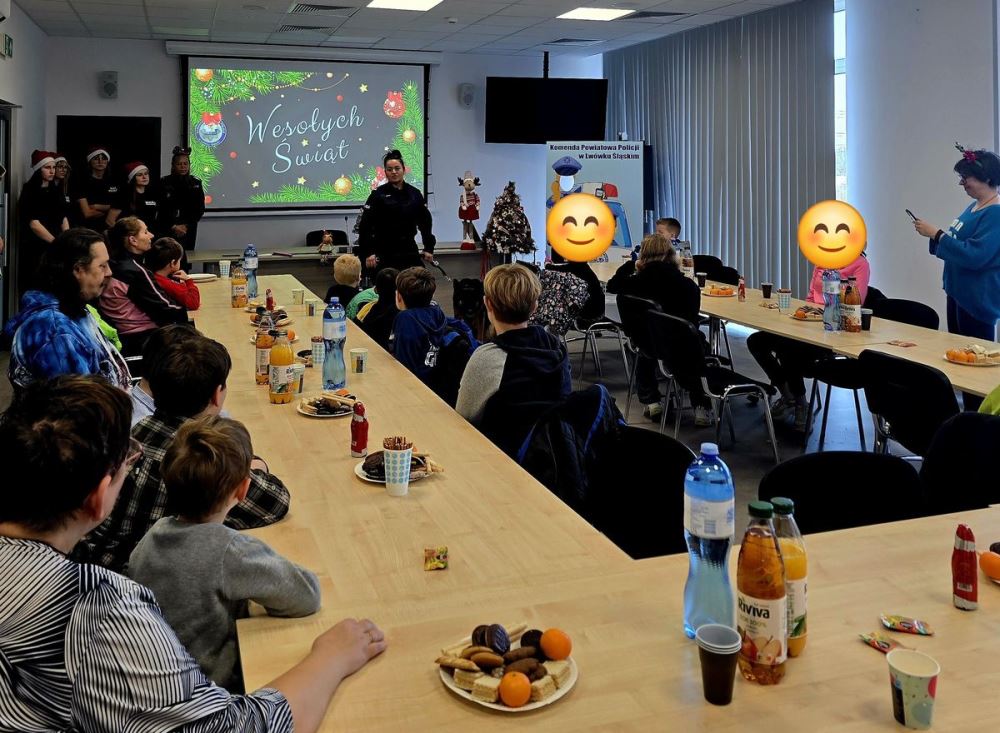 Policyjne Mikołajki w lwóweckiej komendzie