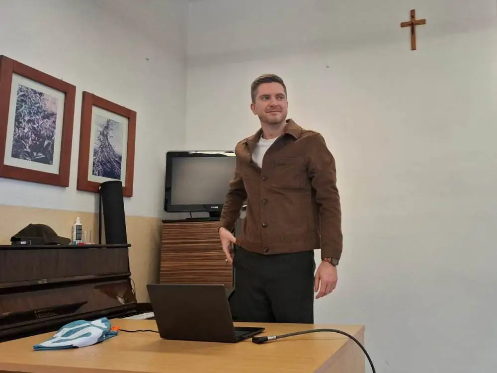 Na co dzień w Cambridge. Dziś w „Ogólniaku” w Lwówku Śląskim 1 Olaf Wysocki Cambridge Lwowek ZSOiZ 4 1