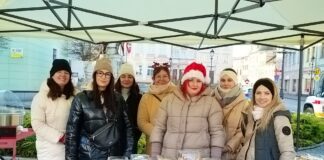 Rodzinny klimat na jarmarku bożonarodzeniowym w Gryfowie Śląskim