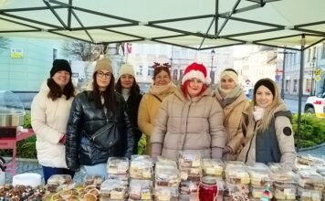 Rodzinny klimat na jarmarku bożonarodzeniowym w Gryfowie Śląskim