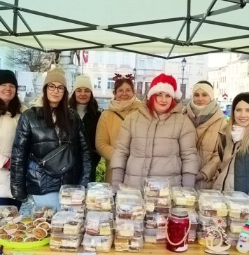 Rodzinny klimat na jarmarku bożonarodzeniowym w Gryfowie Śląskim